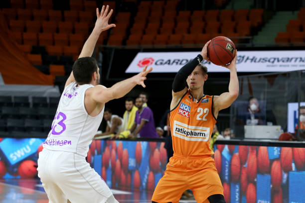 新伯纳乌的 新伯纳乌的